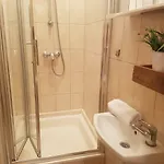 Axis Center شقة